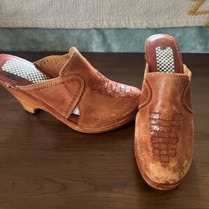 Stylish Tan Leather Mules for Women